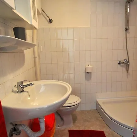 شقة Marin - Four Bedroom With Balcony And Garden View