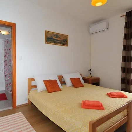 Marin - Four Bedroom With Balcony And Garden View شقة