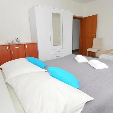 شقة Marin - Four Bedroom With Balcony And Garden View *