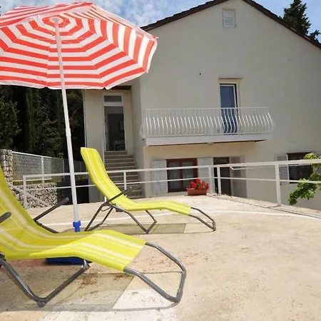 Marin - Four Bedroom With Balcony And Garden View شقة