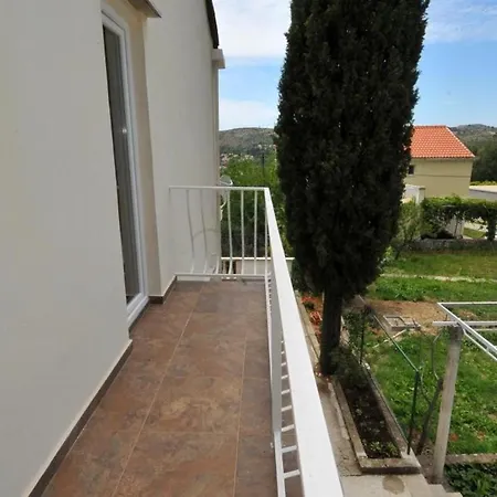 شقة Marin - Four Bedroom With Balcony And Garden View *