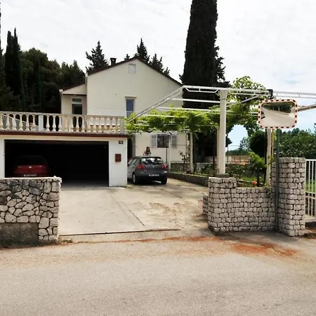 Marin - Four Bedroom With Balcony And Garden View * Buici (Dalmatia)