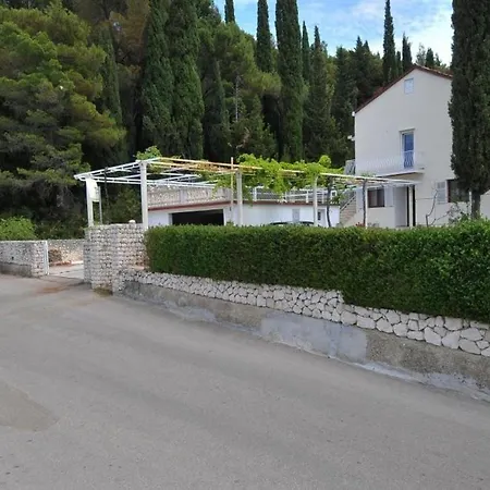 Marin - Four Bedroom With Balcony And Garden View * Buici (Dalmatia)