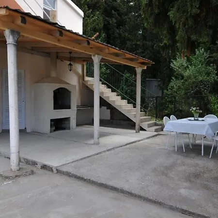 Apartament Marin - Four Bedroom With Balcony And Garden View