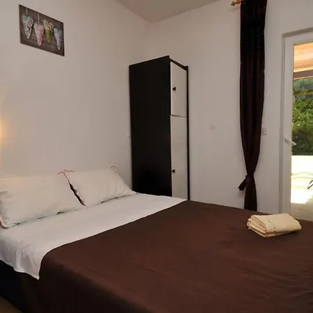Apartament Marin - Four Bedroom With Balcony And Garden View Buici (Dalmatia)