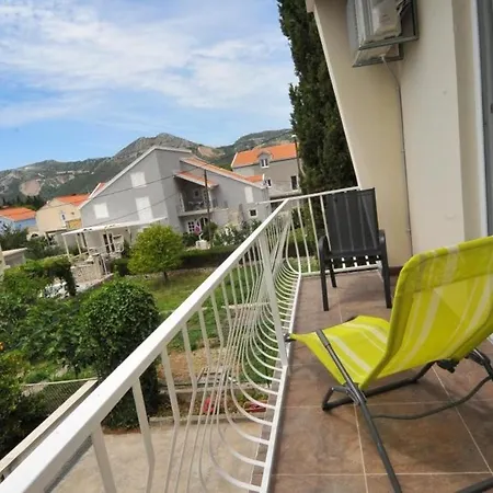 Apartament Marin - Four Bedroom With Balcony And Garden View