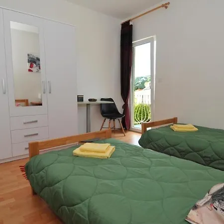 Marin - Four Bedroom With Balcony And Garden View Buici (Dalmatia)