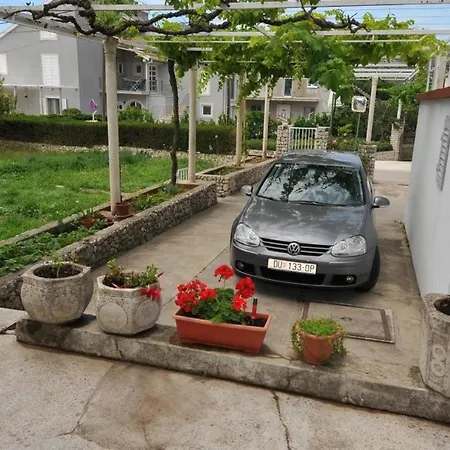 Marin - Four Bedroom With Balcony And Garden View * Buici (Dalmatia)
